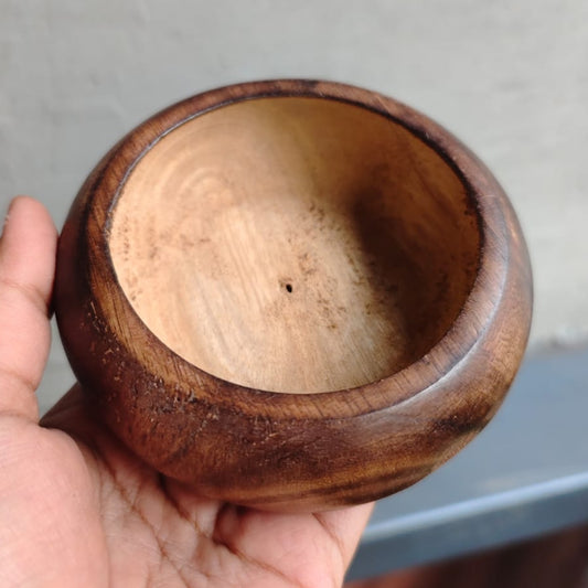 ROUND CURVED WOODEN BOWL